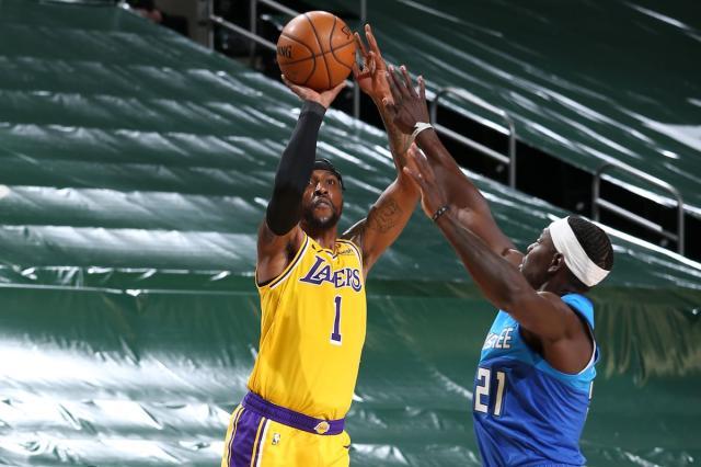 必发官网-赛季三分命中率联盟第三！湖人球迷终于不再嘘他