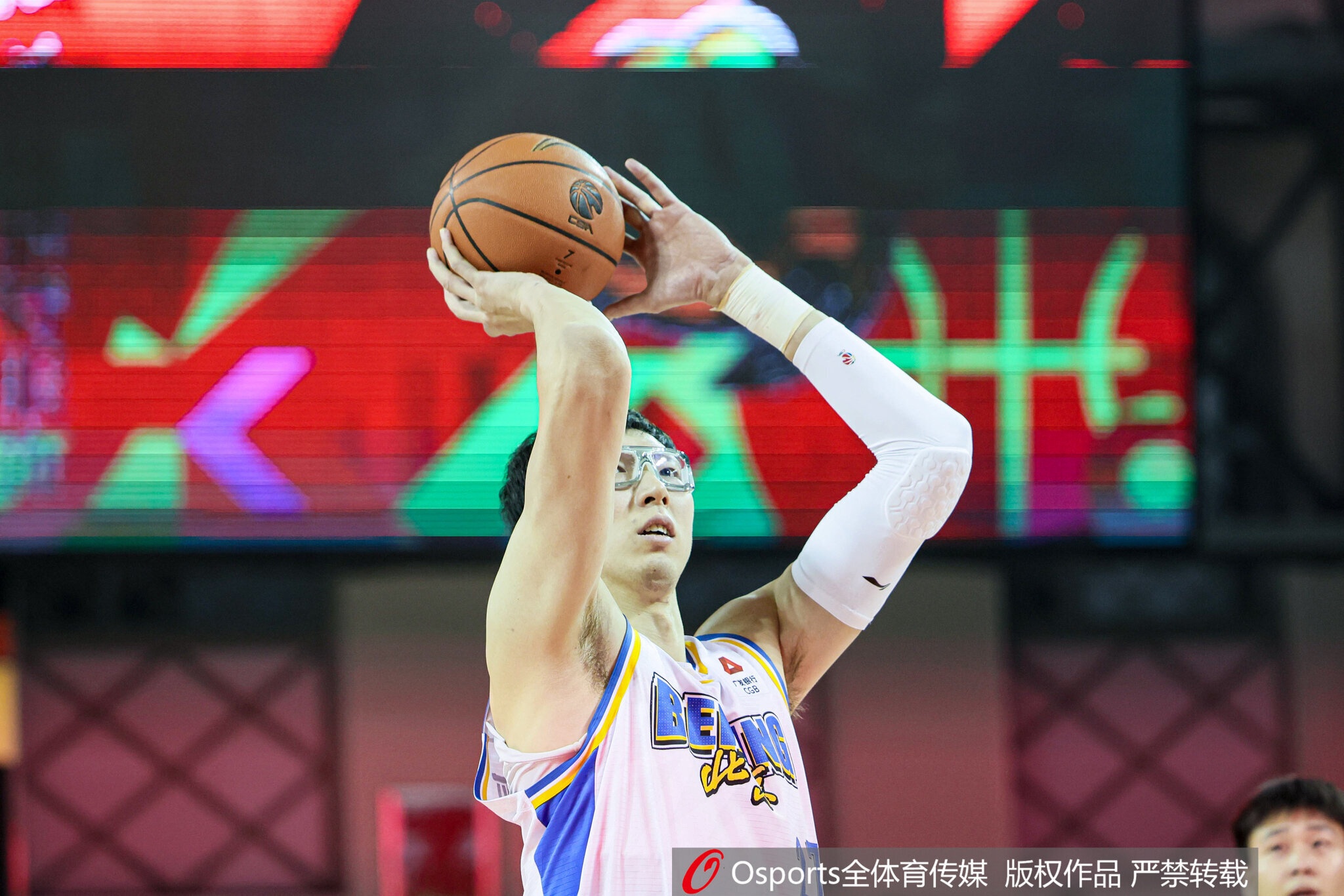 必发APP-今天陈盈骏&方硕&周琦全被罚下 张鹏珲有高度能持球有三分真能用